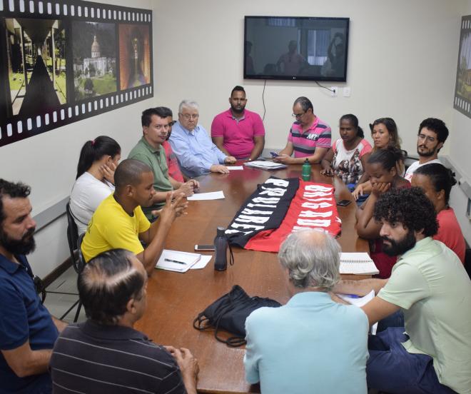Representantes da administração de Timóteo receberam moradores do Macuco