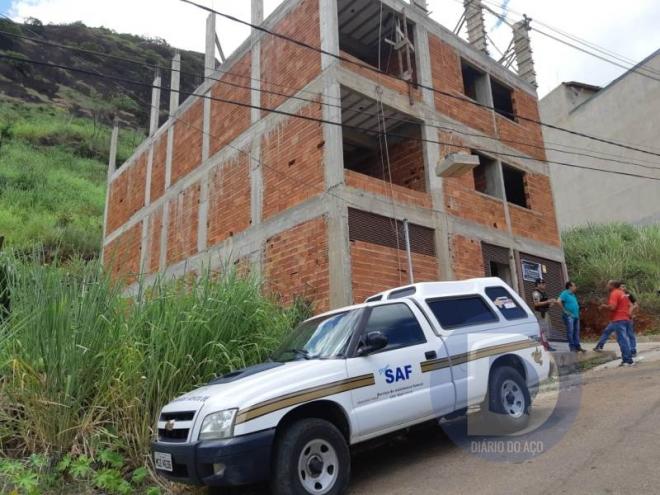  perícia da Polícia Civil compareceu ao local e a Polícia Militar colheu informações para o registro policial