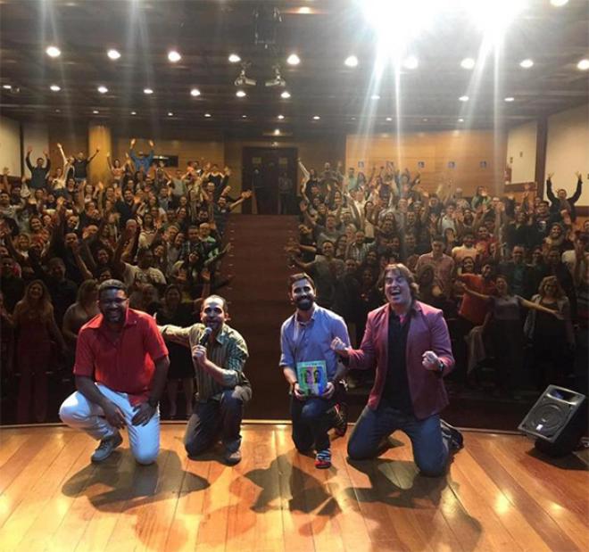 Quatro artistas fazem humor e crítica no Desculpa Qualquer Coisa