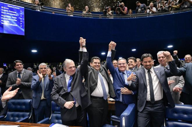 Aos 41 anos, o senador estreou na política no início deste século. Foi vereador em Macapá, três vezes deputado federal e chegou ao Senado em 2015