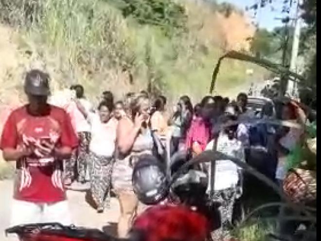 Familiares se reuniram durante toda a tarde em frente ao presídio
