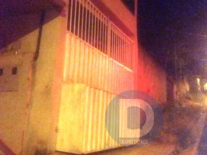 O crime aconteceu nesta residência, no bairro Caladinho de Cima