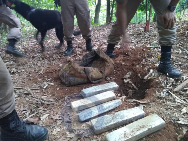 Na sequência da operação, policiais apreenderam cerca de 5 quilos de maconha, droga que pertence ao bando envolvido no crime de tortura