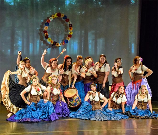 No palco, La Loba mostra a força que vem do feminino