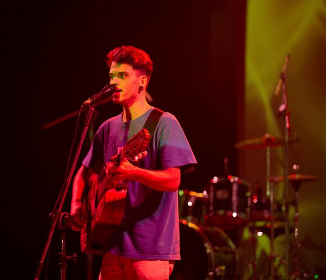 Marlon Moreira mistura diferentes estilos musicais