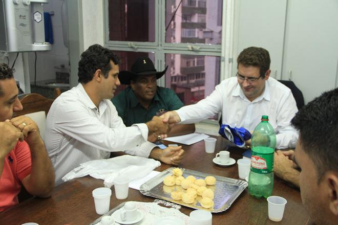 O presidente o Legislativo, Adriano Martins e o chefe do Executivo, Marcos Vinicius 