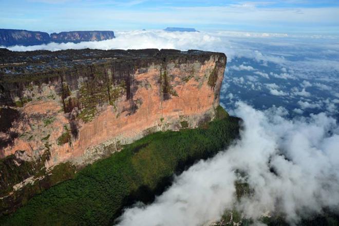 Monte Roraima, entre Venezuela, Guiana e Brasil: acesso só se dá por Santa Elena do Uairén