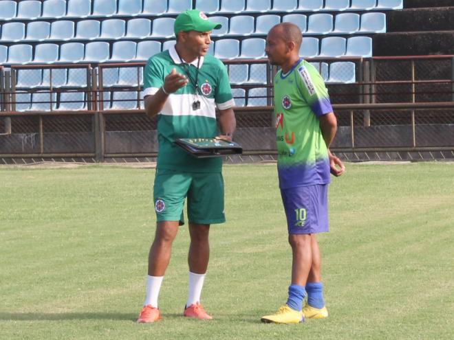 Antes do coletivo, o treinador Gilmar Estevam conversou com Francismar e mudou seu posicionamento em campo