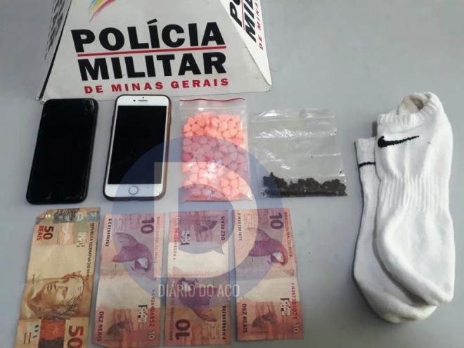 Os comprimidos de ecstasy estavam dentro de um par de meias, segundo a PM