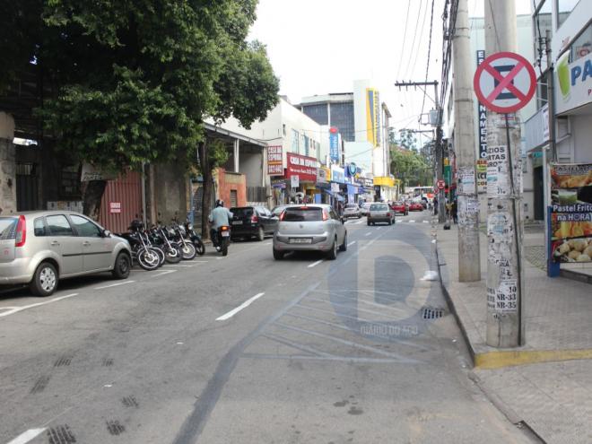 Uma das novidades são as placas de ''proibido parar e estacionar'' na rua Poços de Caldas