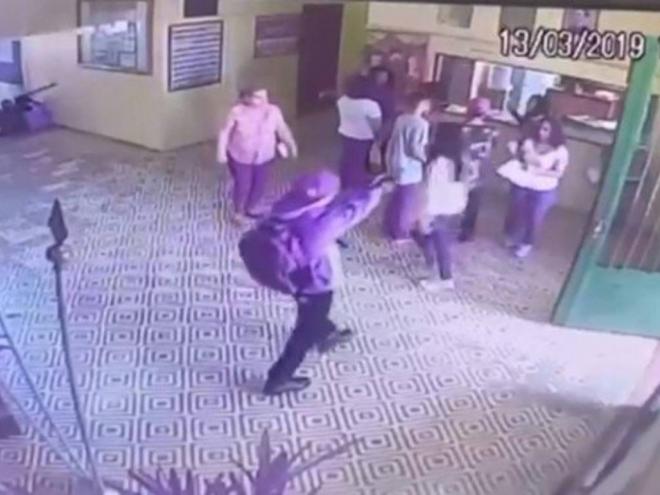Um dos atiradores foi para a cantina, onde estudantes faziam lanche 