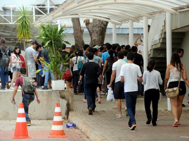 Neste ano, o Enem será aplicado nos dias 3 e 10 de novembro. As inscrições estarão abertas de 6 a 17 de maio. Entre 1º e 10 de abril os estudantes poderão pedir isenção da taxa de inscrição