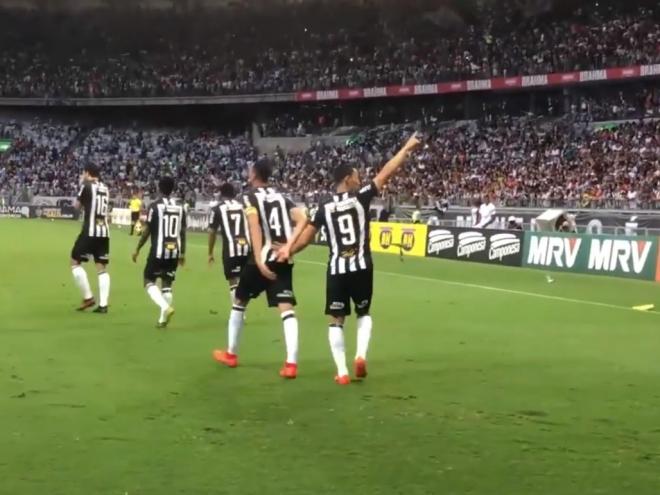 Ricardo Oliveira marcou o terceiro gol para o Galo 