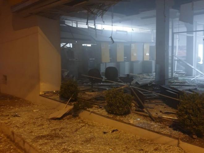Ataque ocorreu na madrugada desta segunda-feira e causou vários danos à agência, que fica no centro do município