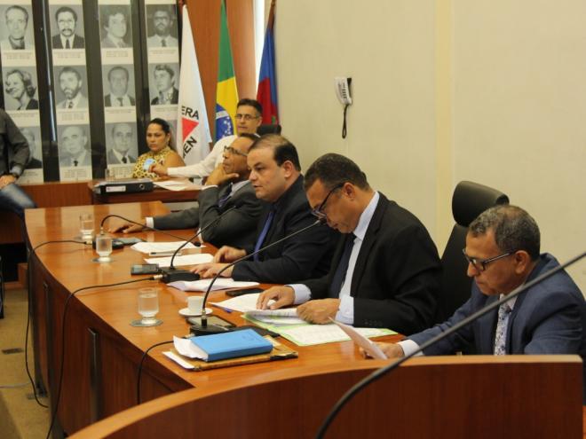 O projeto de emenda prevê uma economia de R$ 2,5 milhões/ano, já que o Legislativo poderá contar com menos vereadores e assessores  
