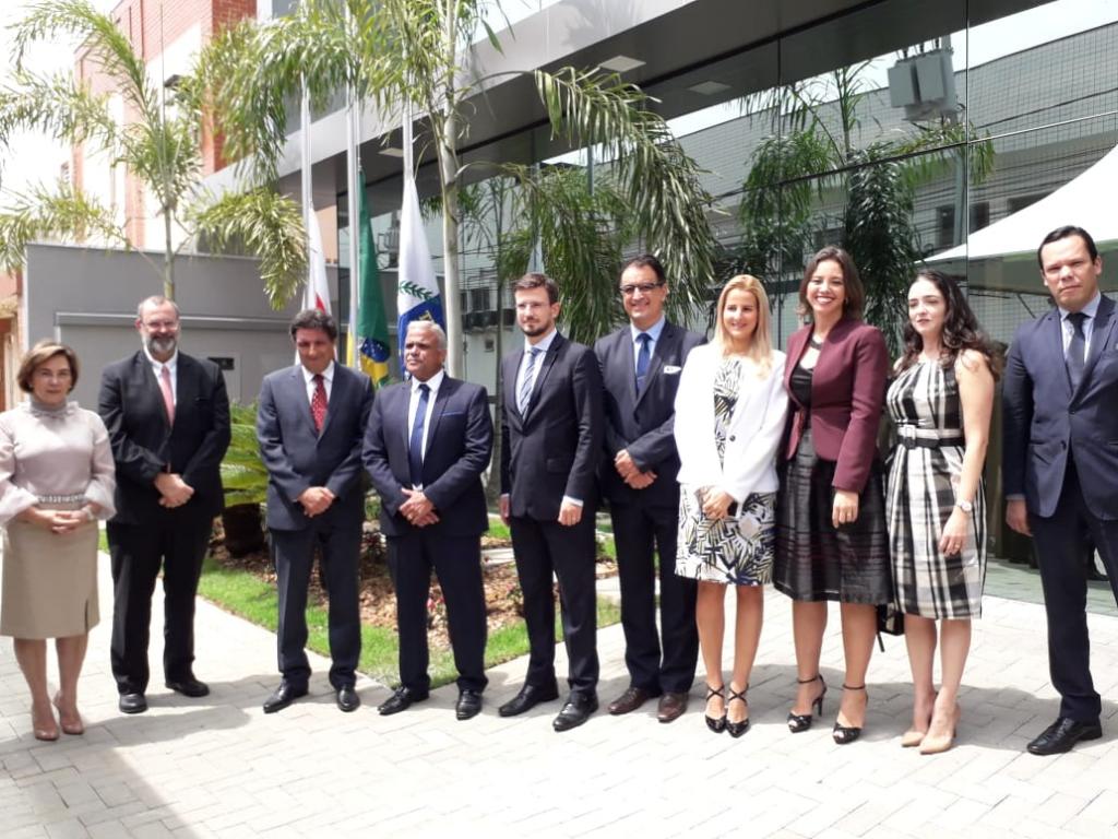 O prefeito Nardyello Rocha ao lado de juízes federais e desembargadores