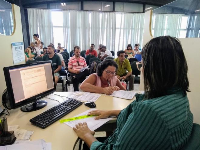 Até sexta-feira, a Central de Atendimento Tributário (Ceat), no térreo do prédio da Prefeitura de Ipatinga, funcionará em horário especial, de 9h às 18h