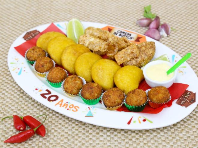 Bar Galpão - Isperimenta sô, ta baopadaná  Bolinho de mexidão com carne de lata, pastel de angu com recheio de carne com jiló, pele de bacon torrada e creme de milho verde.                Endereço: Av. José Fabricio Gomes (esquina com rua Argel) - Bethânia - Ipatinga