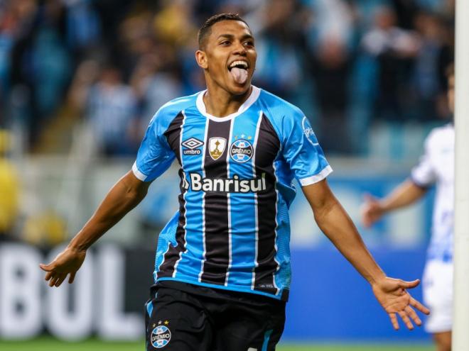 O jogador se destacou no Grêmio e agora fica na Raposa até o fim deste ano