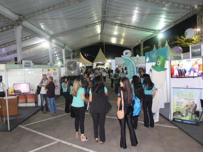 A feira fica aberta à visitação de 18h as 23h nesta sexta-feira