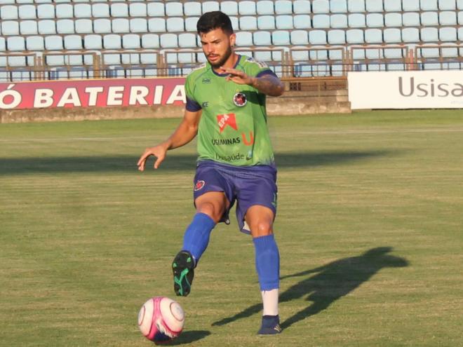 O volante Diego firmou-se como titular do meio campo ipatinguense sob o comando de Gérson Evaristo