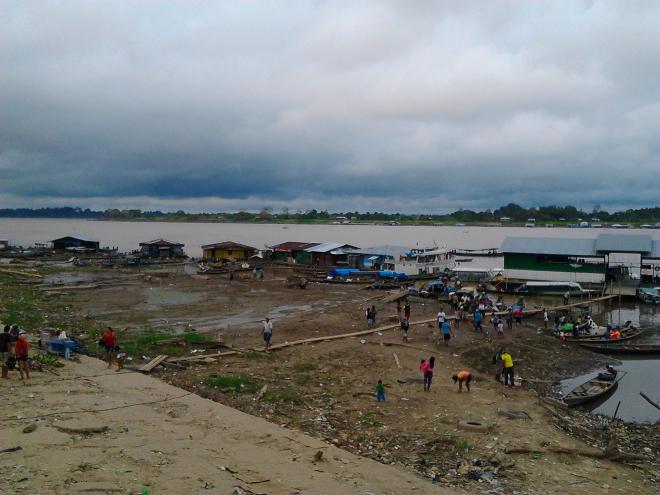 Rio Solimões também sofre com a longa estiagem