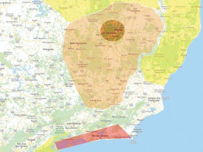 Um sistema de baixa pressão atmosférica atua ao largo da costa do Sudeste e estimula a entrada de umidade e a formação de nuvens carregadas primeiramente sobre Minas Gerais