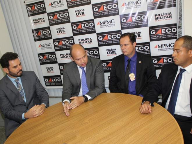 As investigações apontam até o momento que o vereador Masinho recolheu, aproximadamente, R$ 240 mil de quatro assessoras   