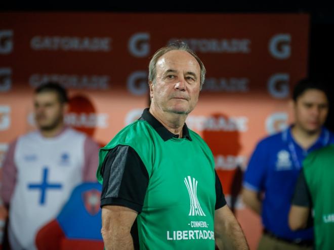 Treinador não resistiu a mais uma derrota na Libertadores, o que tornou a classificação do Galo quase impossível