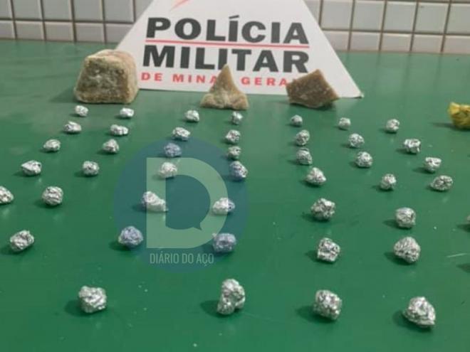 As pedras de crack foram apreendidas com o suspeito abordado pela PM