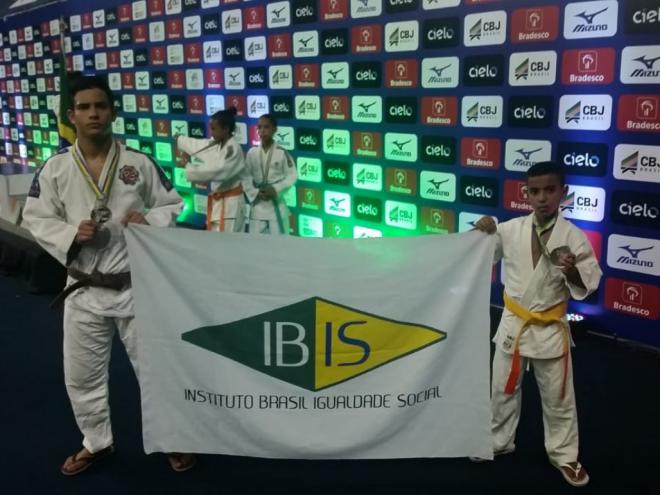 Medalhistas fazem parte do projeto social ?Esporte + Educação = Cidadania?, de Santana do Paraíso