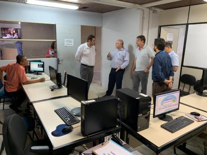 Superintendente regional da Fazenda, Weber dos Santos Coutinho, e o prefeito Marcos Vinicius visitaram o local que sediará a AF