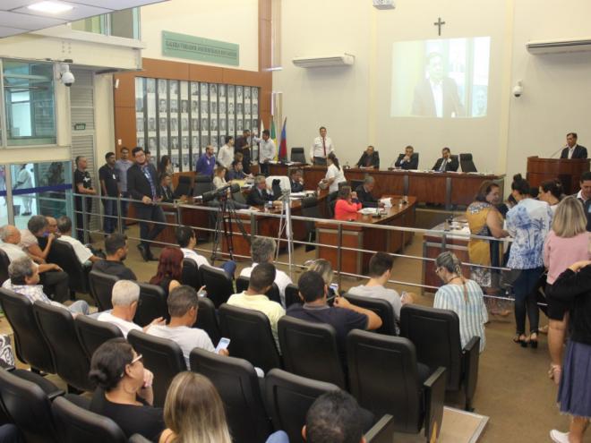 Reunião ordinária, na tarde de ontem, teve vários projetos polêmicos