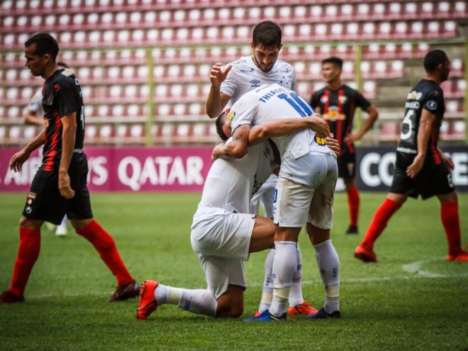 O Cruzeiro derrotou o Deportivo Lara por 2 a 0