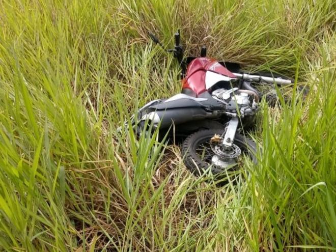Honda XRE300 tomada em assalto no bairro Horto foi abandonada à margem do contorno rodoviário  