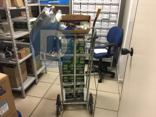 Chefe de gabinete disse que ''guardava'' em casa material entregue para uso no trabalho do seu vereador 