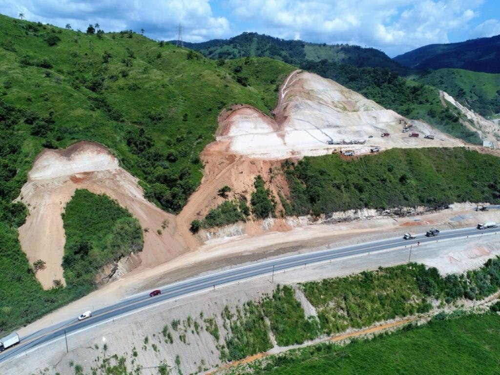 Trecho das obras de duplicação da BR-381, em Jaguaraçu