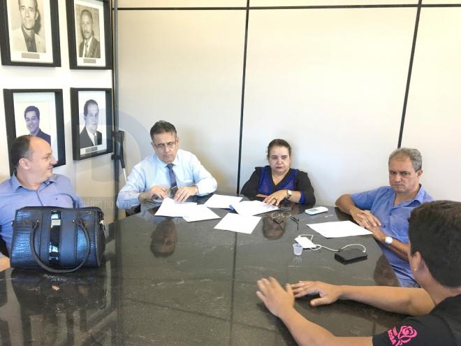 Na tarde de terça-feira, integrantes da comissão prepararam as perguntas para as testemunhas