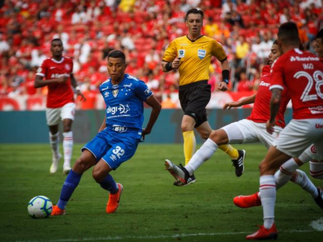 O Cruzeiro foi derrotado por 3 a 1 pelo Internacional, em Porto Alegre