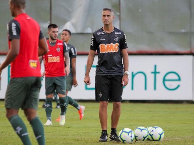 Rodrigo Santana tem a missão de conseguir um bom resultado esta noite, no Independência