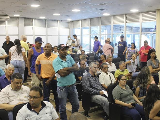 O plenário da Casa recebeu diversas pessoas nessa terça-feira. Entre elas, algumas concordaram com a defesa e se manifestaram  