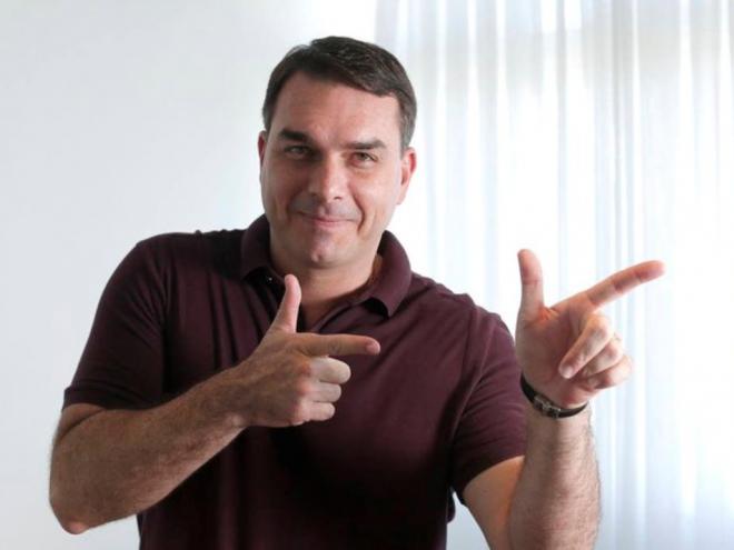 Flávio Bolsonaro: investigações apontam movimentação financeira atípica na conta do parlamentar 
