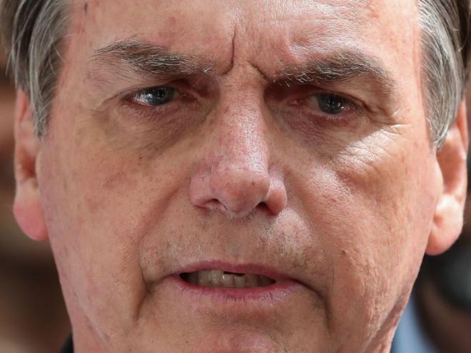 Presidente estaria sofrendo pressão de diversos lados e poderes
