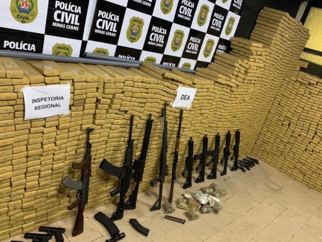 Investigação aponta que mineiro atuava com traficantes do Rio de Janeiro para distribuir entorpecentes e armamento, em Juiz de Fora e capital fluminense