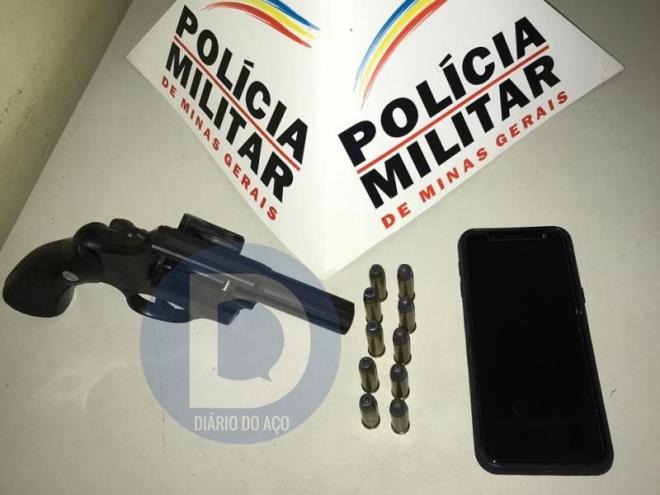 A arma usada no atentado, revólver calibre 38, foi apreendida pela PM