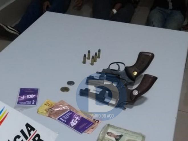 Além de sete pessoas presas, foram recolhidas duas armas de fogo e outros objetos 