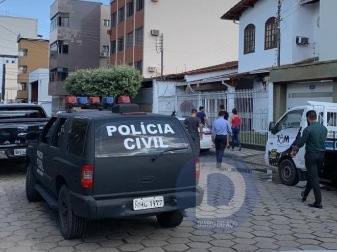 Os policiais estiveram na casa do suspeito, mas ele não foi encontrado