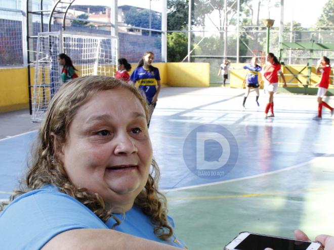 Alice Drummond conta os perrengues que o time teve de superar para chegar ao local da partida