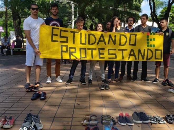 A manifestação ocorreu na Praça 1º de Maio, no Centro de Ipatinga 