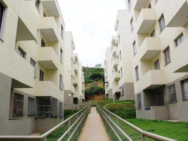 Pelo Minha Casa Minha Vida, famílias com renda mensal de até R$ 1.800 estão contempladas pela faixa 1, que tem zero de juros, financiamento de até 120 meses